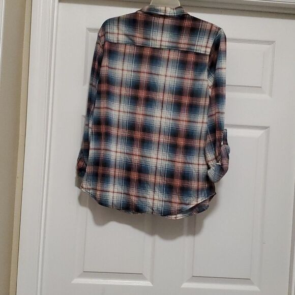 Eden & Olivia woman plaid button down top - Picture 2 of 11